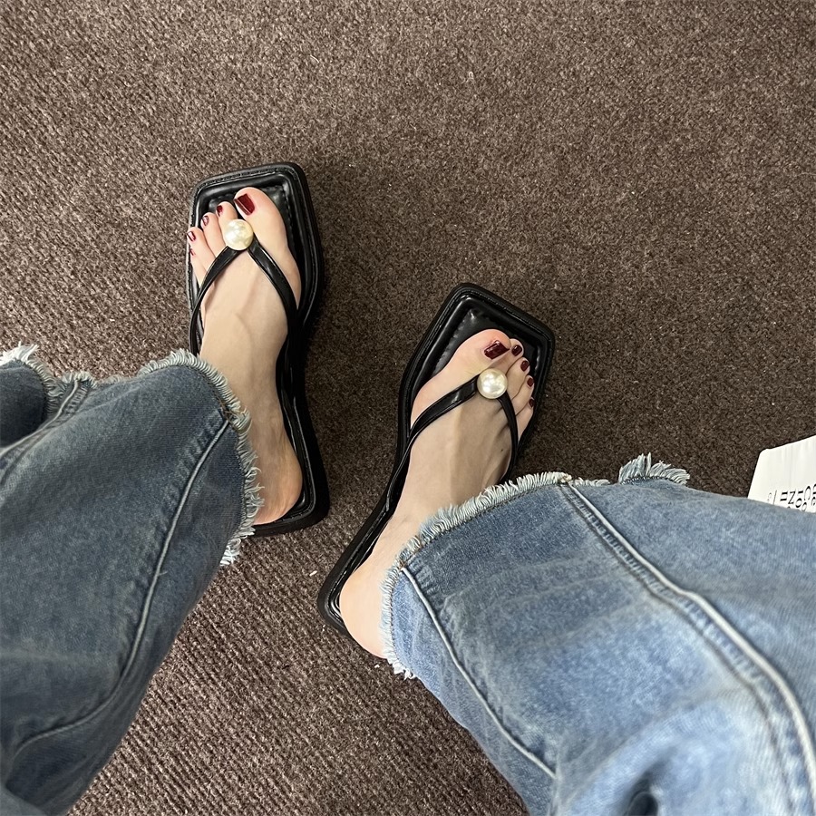 Pearl flip-flops