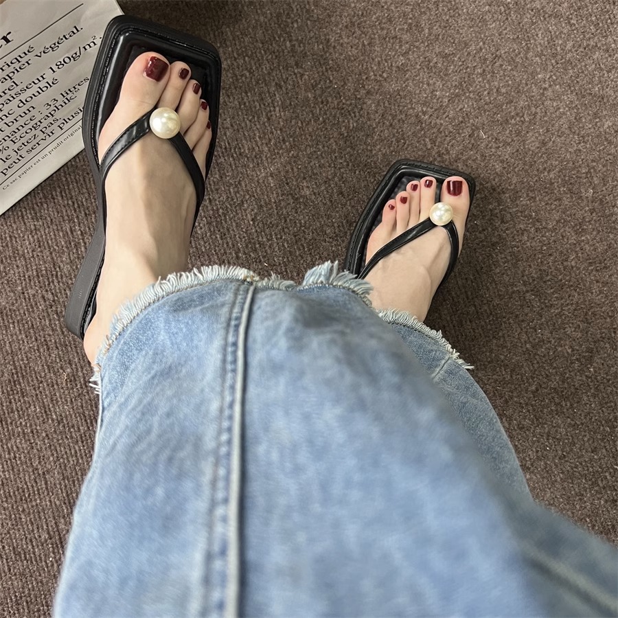 Pearl flip-flops