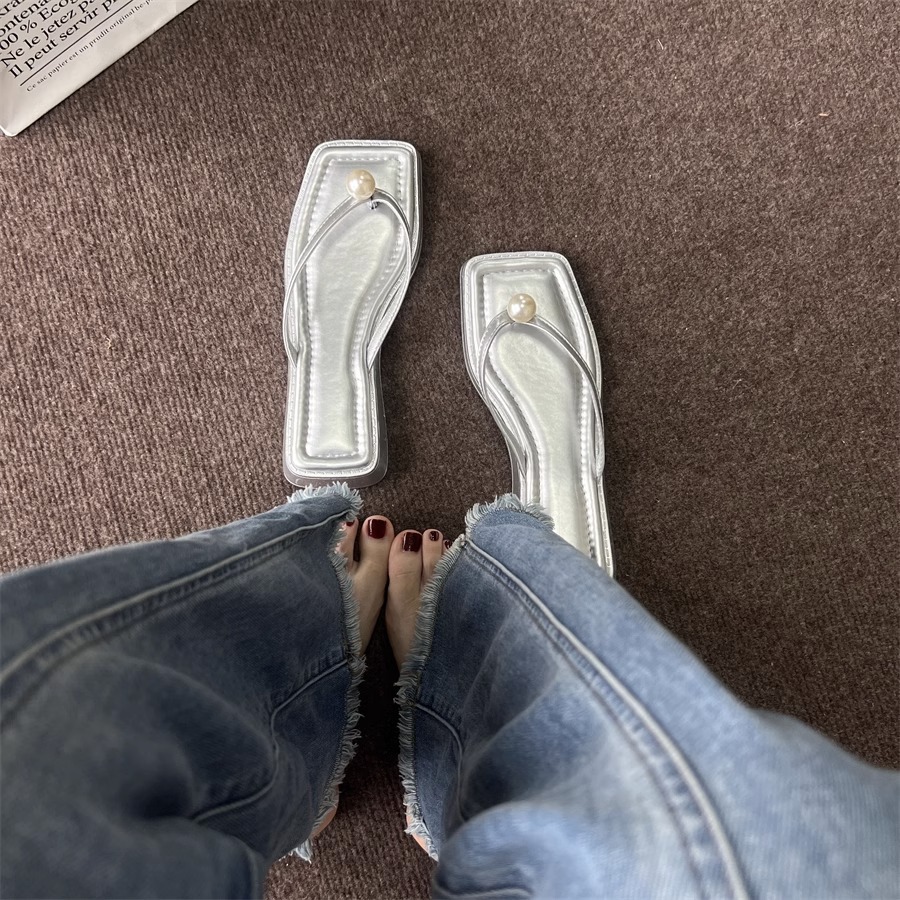 Pearl flip-flops