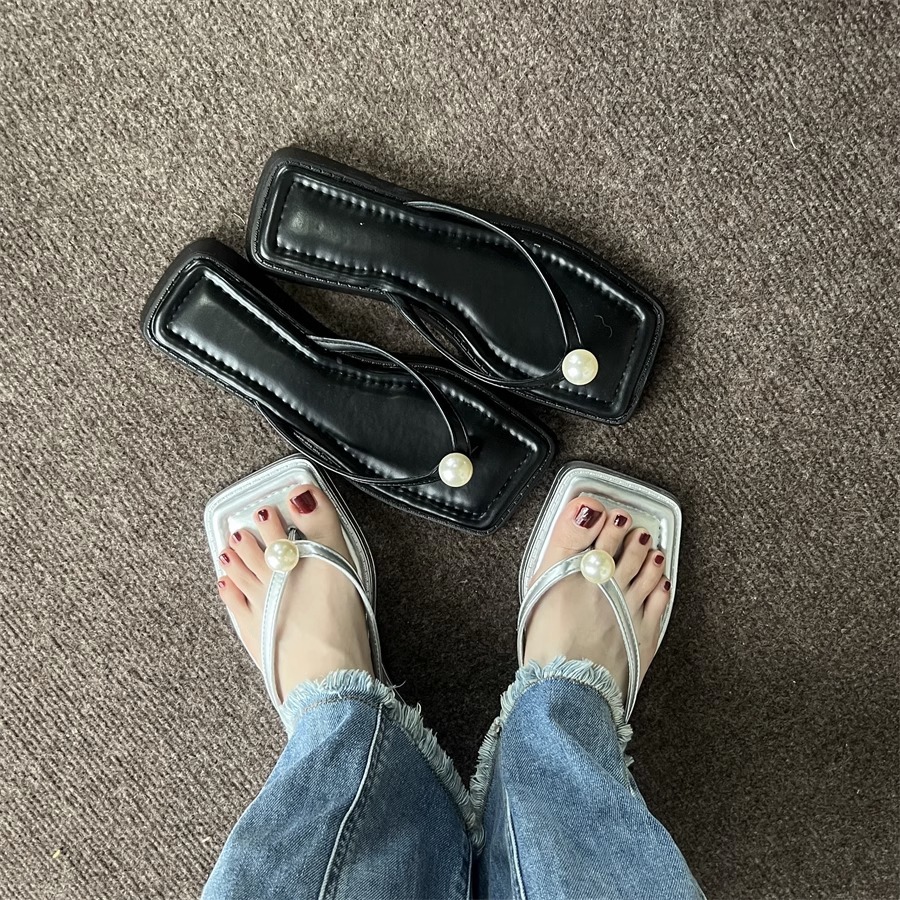 Pearl flip-flops