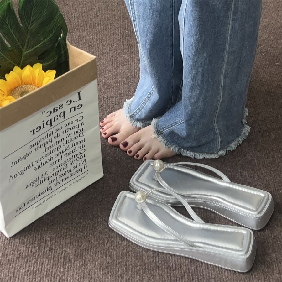 Pearl flip-flops
