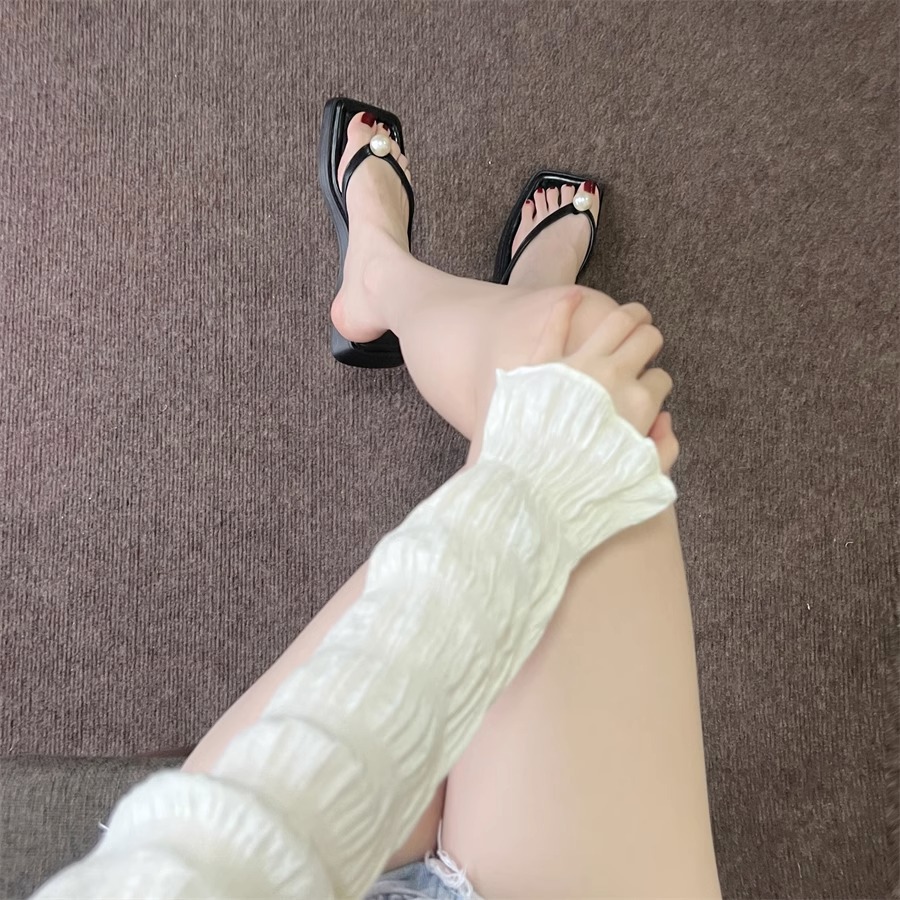 Pearl flip-flops