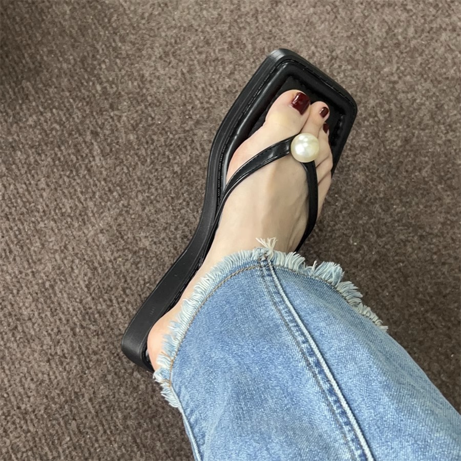 Pearl flip-flops