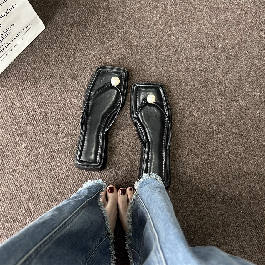 Pearl flip-flops