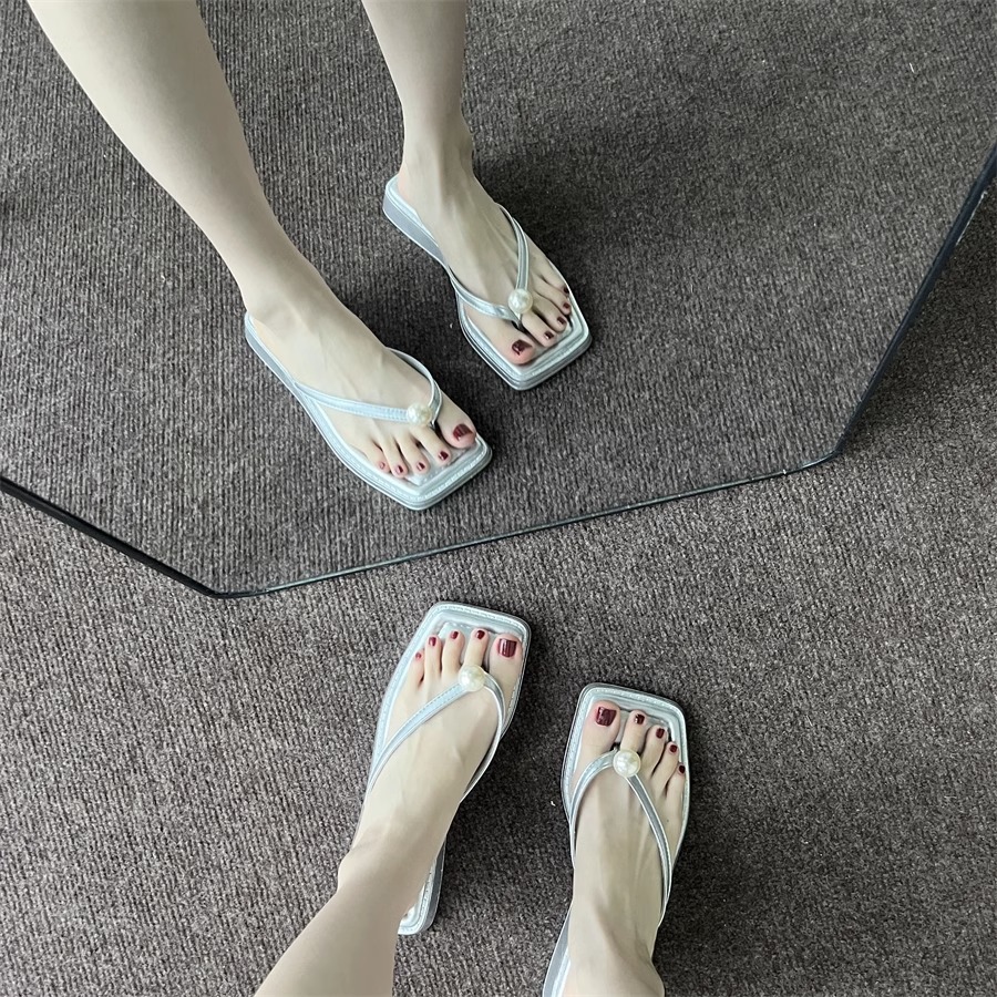 Pearl flip-flops