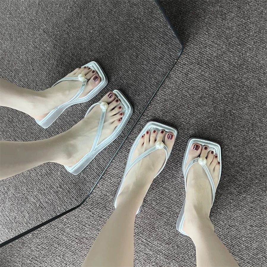 Pearl flip-flops
