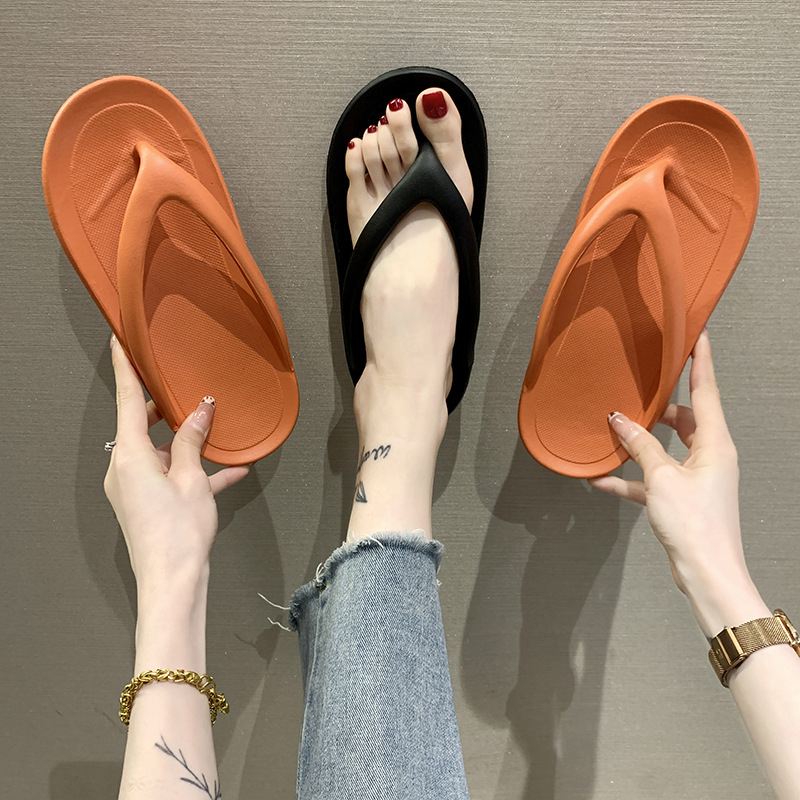 Platform beach flip-flops for couples