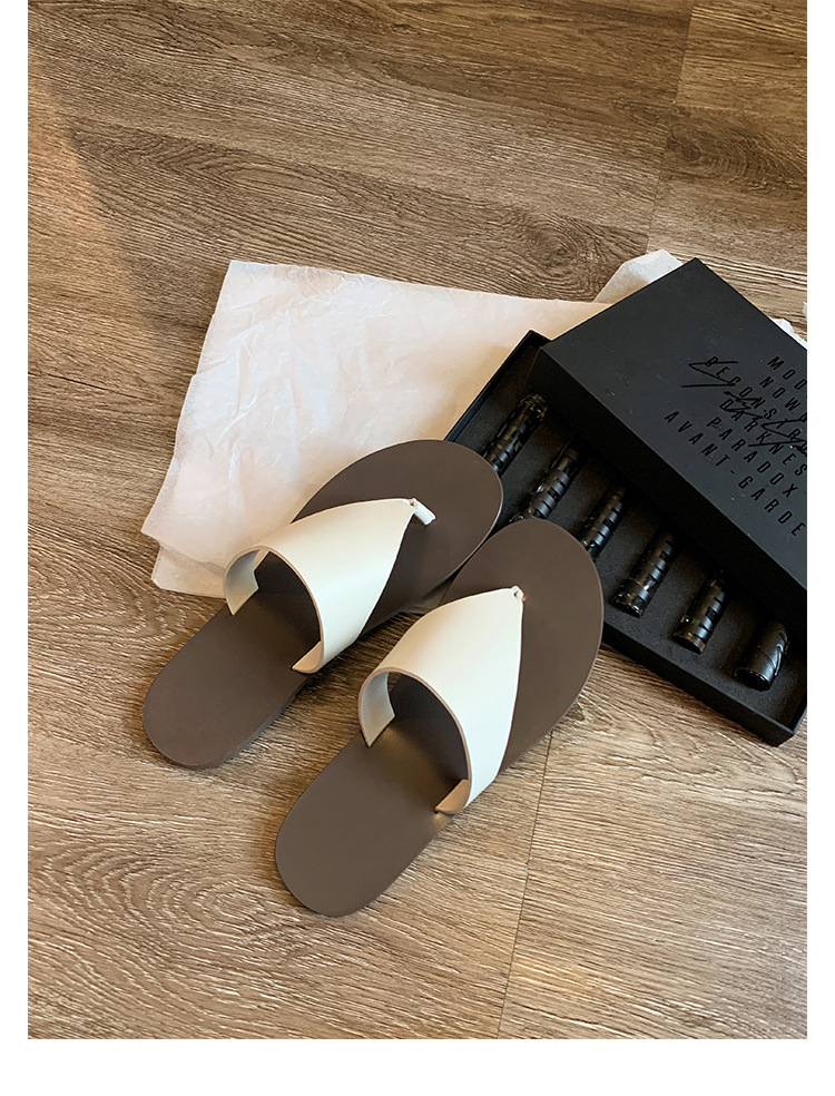 Soft leather simple triangle flip-flops