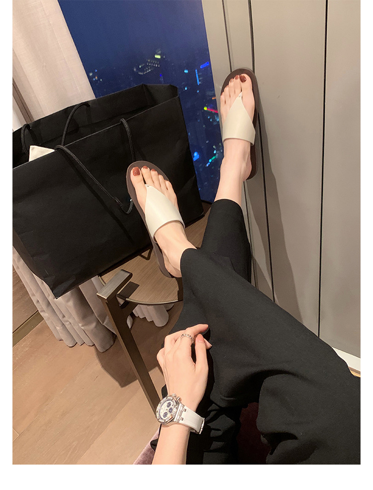 Soft leather simple triangle flip-flops