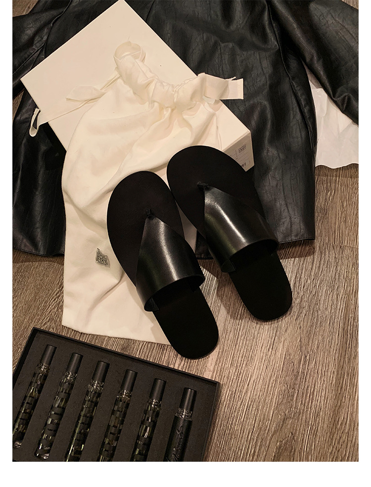 Soft leather simple triangle flip-flops