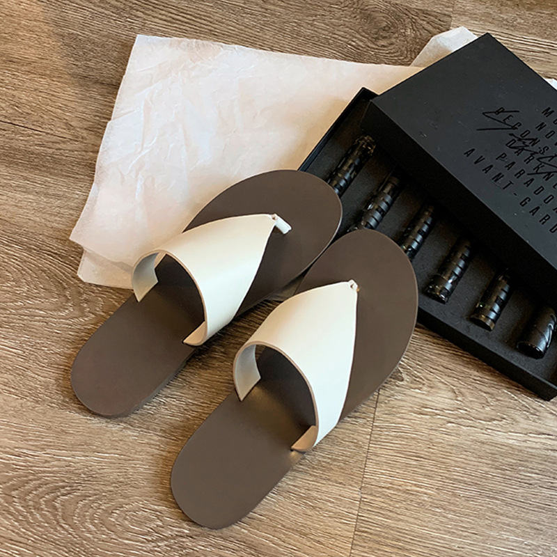 Soft leather simple triangle flip-flops