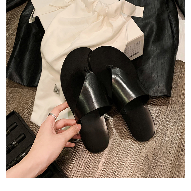 Soft leather simple triangle flip-flops