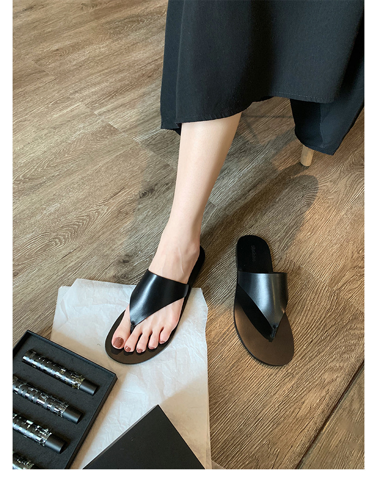 Soft leather simple triangle flip-flops