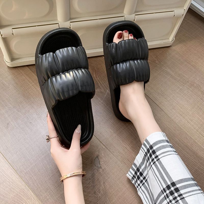 Soft sole slippers with non-slip petals