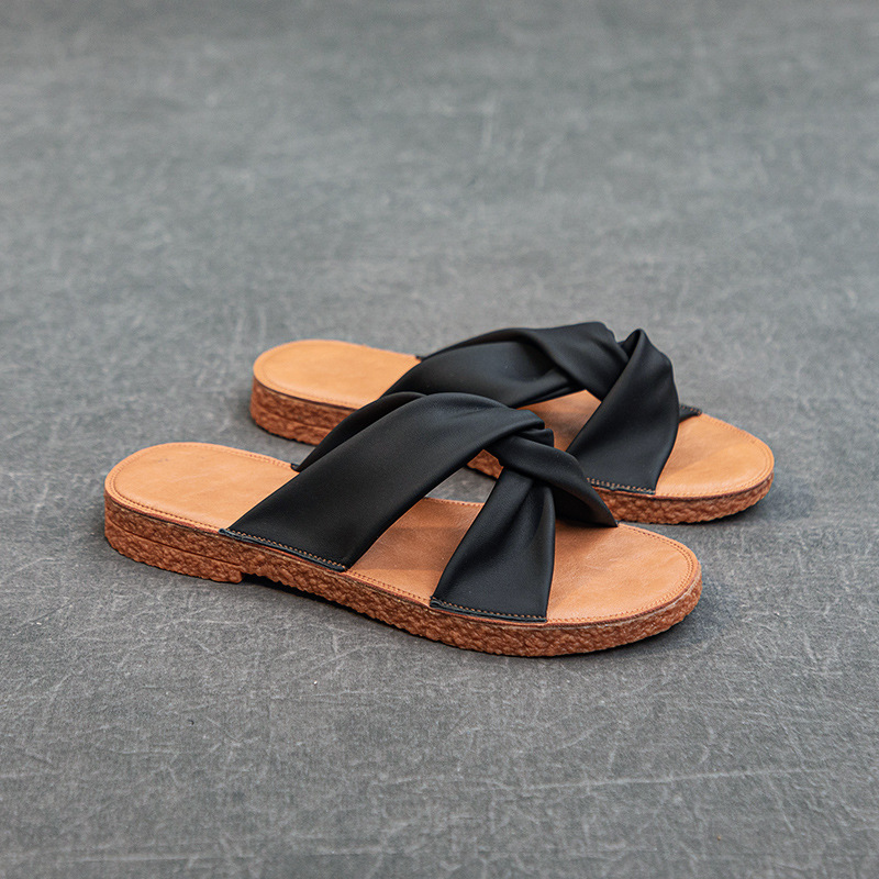 Soft-soled cowhide sandals