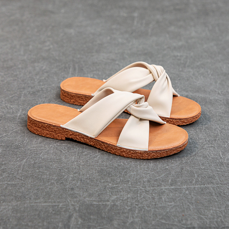 Soft-soled cowhide sandals