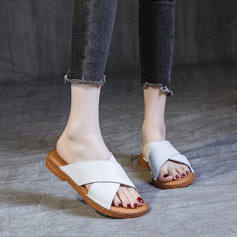 Soft-soled cowhide sandals
