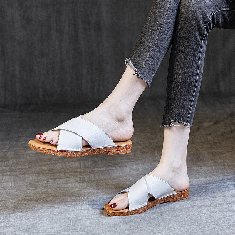 Soft-soled cowhide sandals