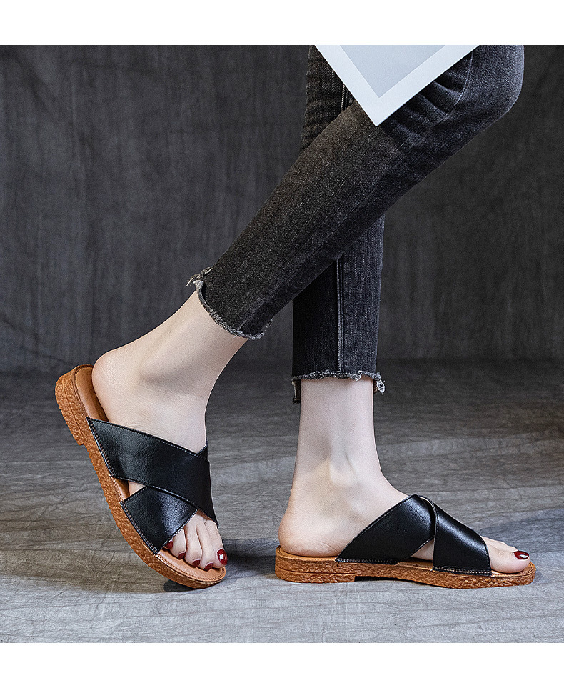 Soft-soled cowhide sandals