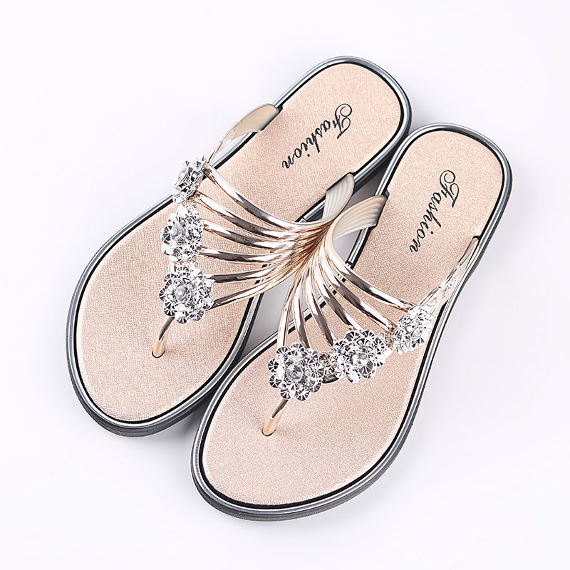 Summer flip-flops with diamond-encrusted herringbone for women