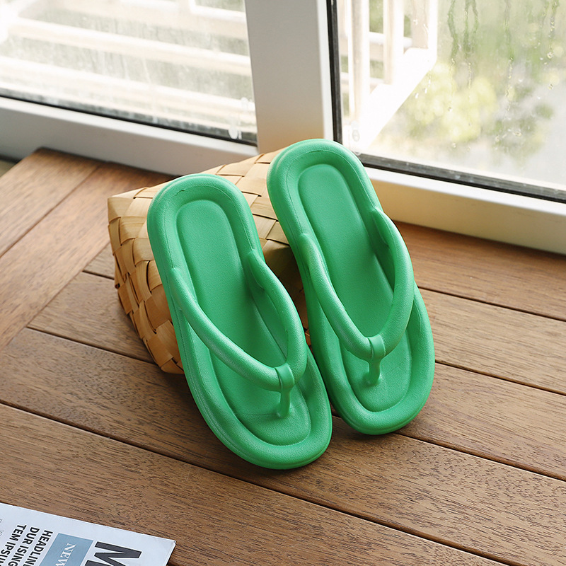 Summer shit-walking flip-flops