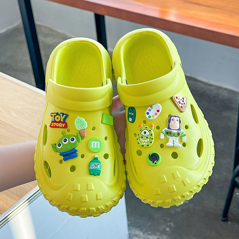 Tire crocs