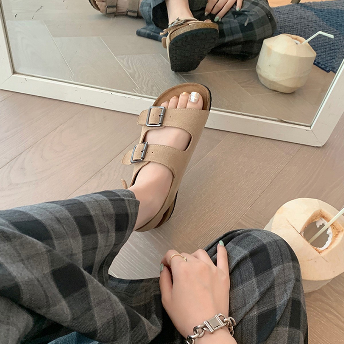 Vintage casual cowhide Boken slippers