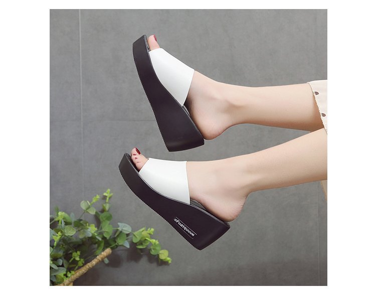 Women’s slip-ons with fish mouths