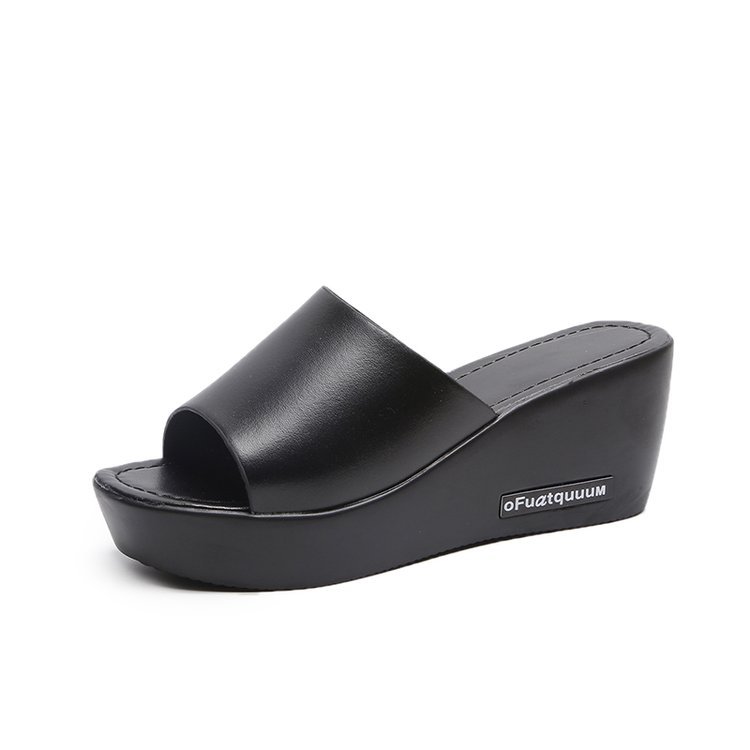 Women’s slip-ons with fish mouths