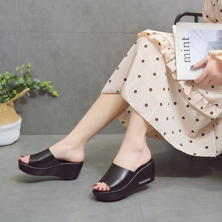 Women’s slip-ons with fish mouths