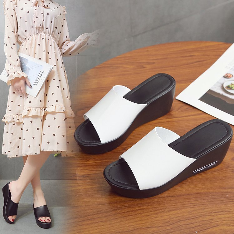 Women’s slip-ons with fish mouths