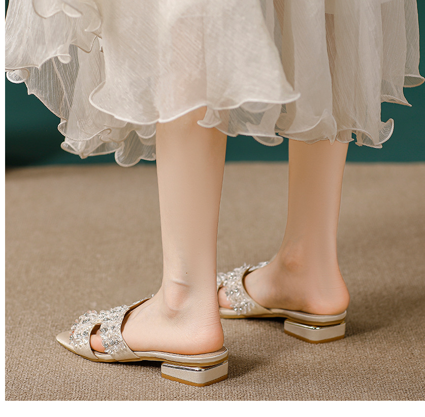 Women’s slippers with thick heels and diamonds