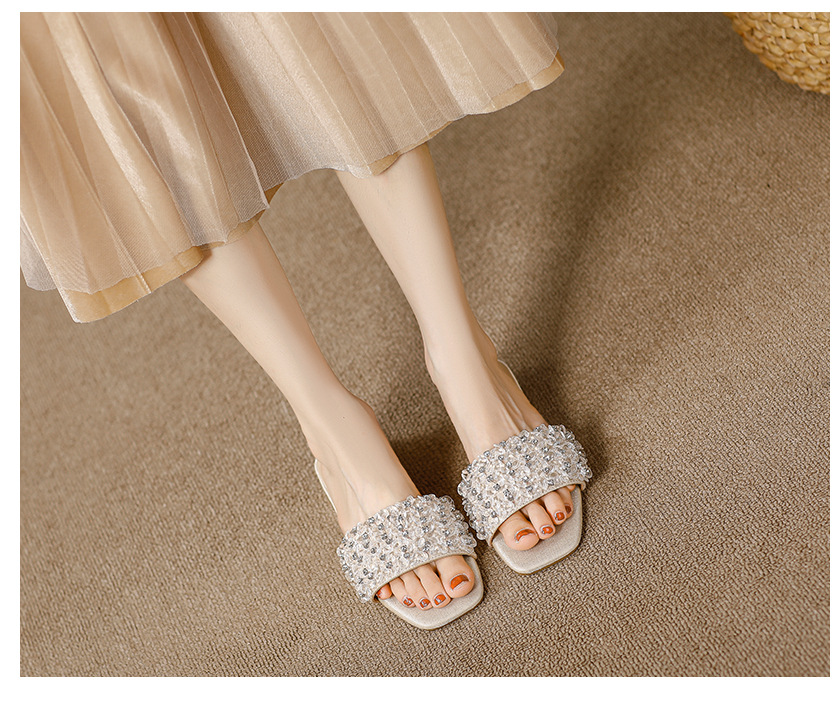 Women’s slippers with thick heels and diamonds