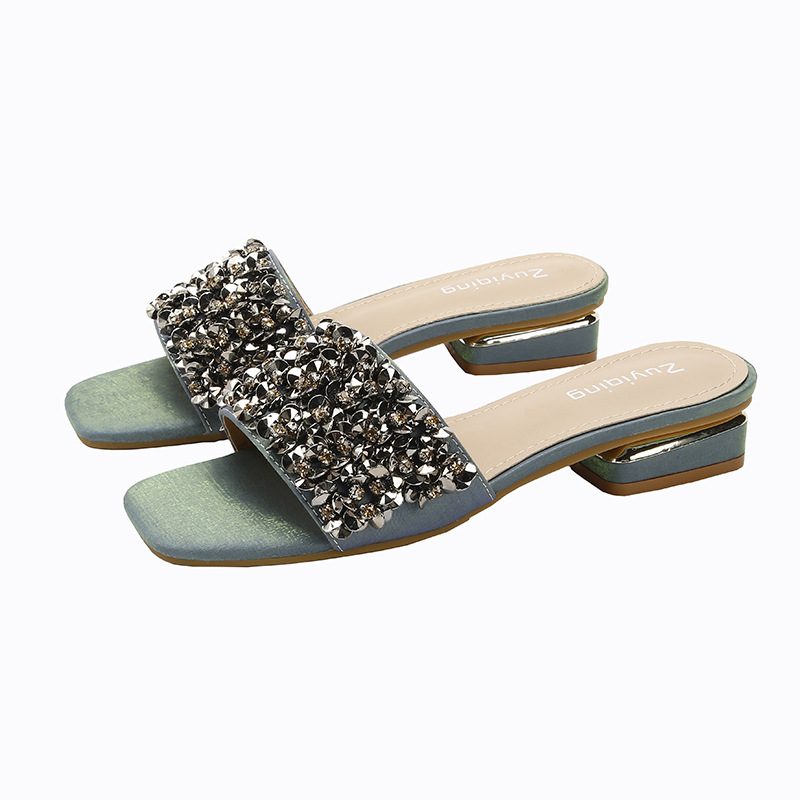 Women’s slippers with thick heels and diamonds