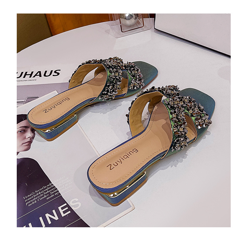 Women’s slippers with thick heels and diamonds