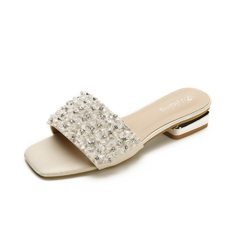 Women’s slippers with thick heels and diamonds