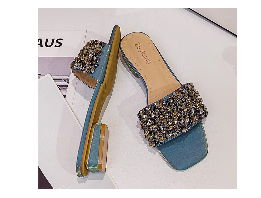 Women’s slippers with thick heels and diamonds